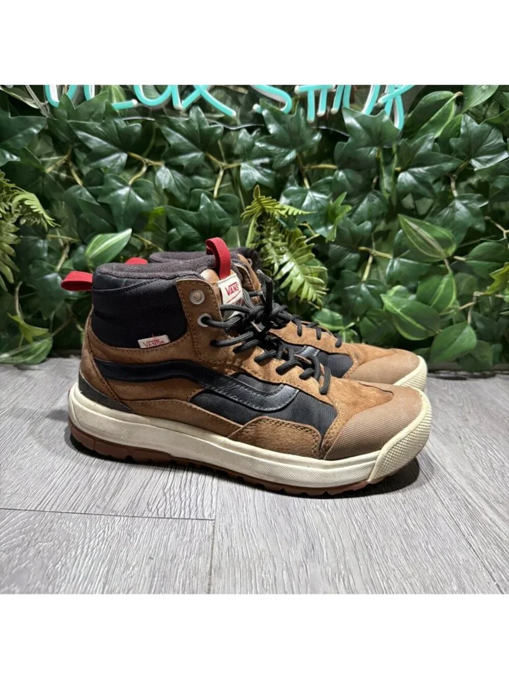 Vans UltraRange MTE Shoes Mens Size 8 Suede Dachshund Black Hiking Primaloft